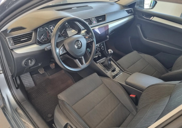 Skoda Superb cena 83000 przebieg: 128000, rok produkcji 2018 z Wągrowiec małe 121